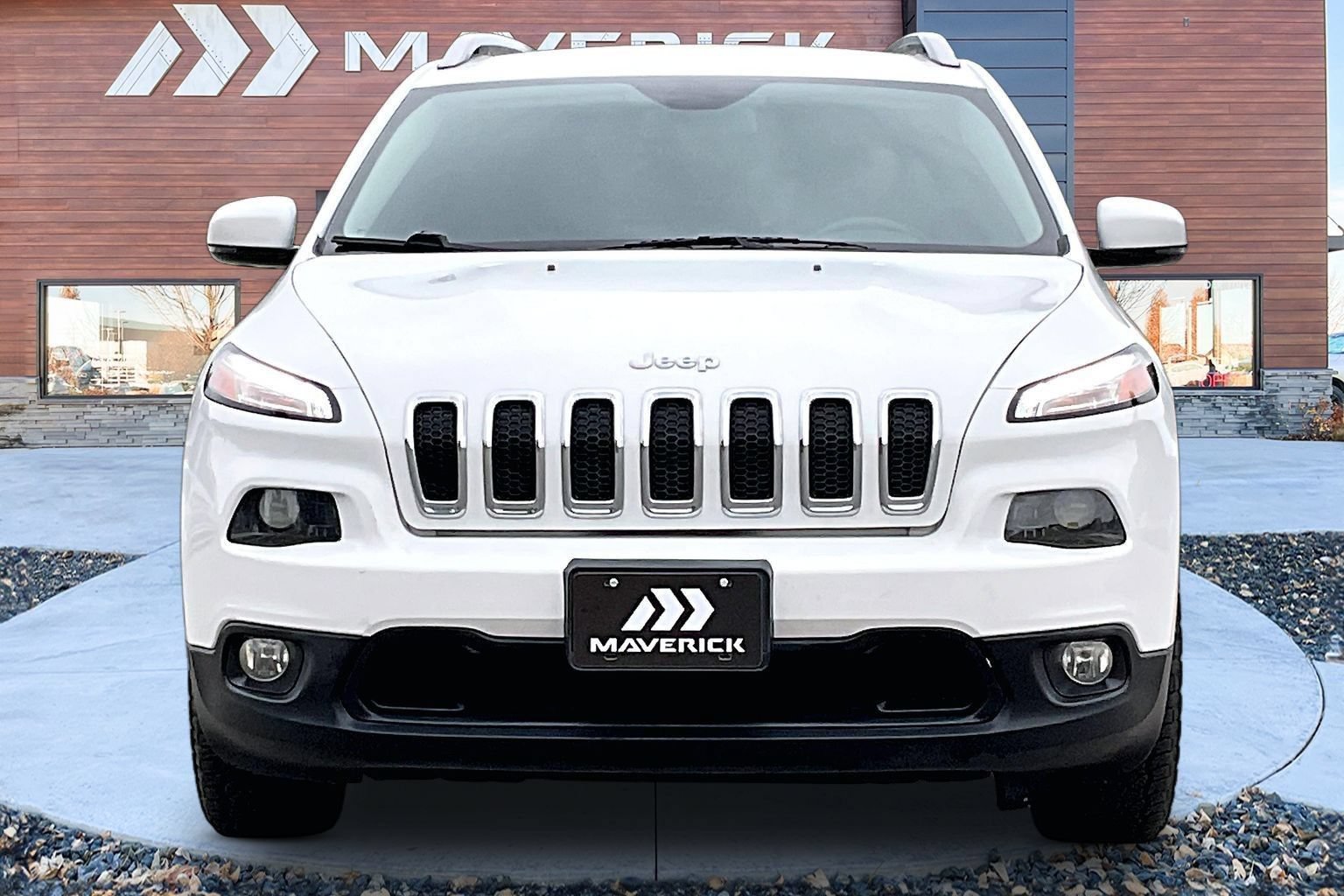 Used 2017 Jeep Cherokee Latitude w/ Safety/Convenience Group FWD image 2