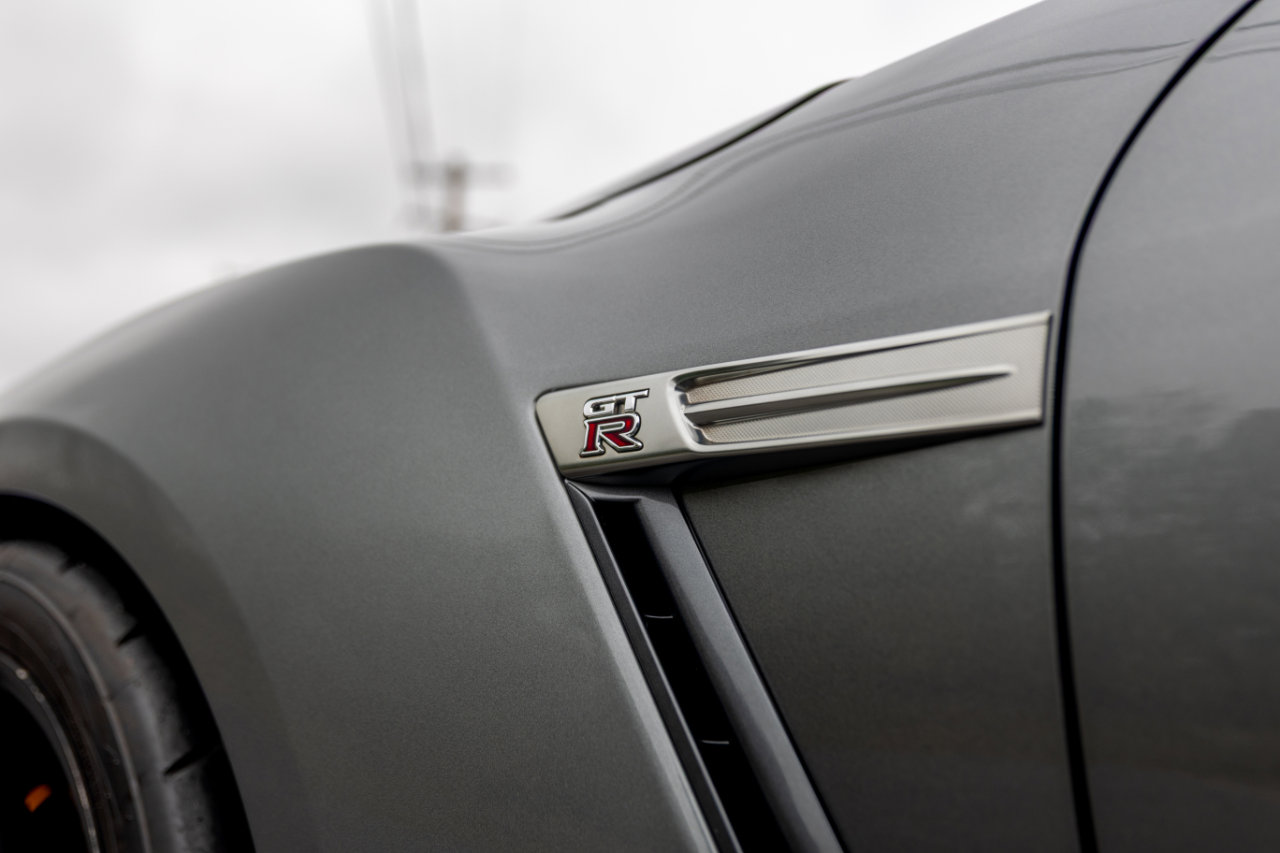 Used 2014 Nissan GT-R Black Edition image 7