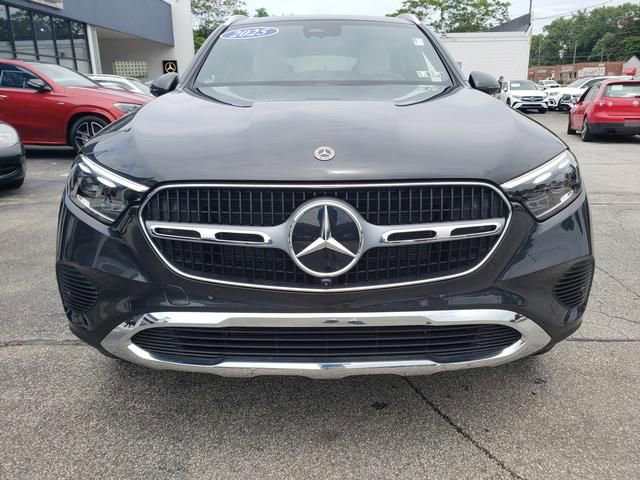Used 2025 Mercedes-Benz GLC 300 4MATIC image 3