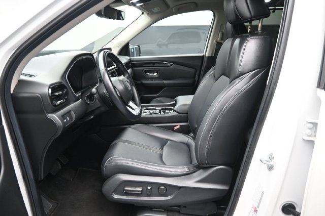 Certified 2024 Honda Pilot Touring image 13