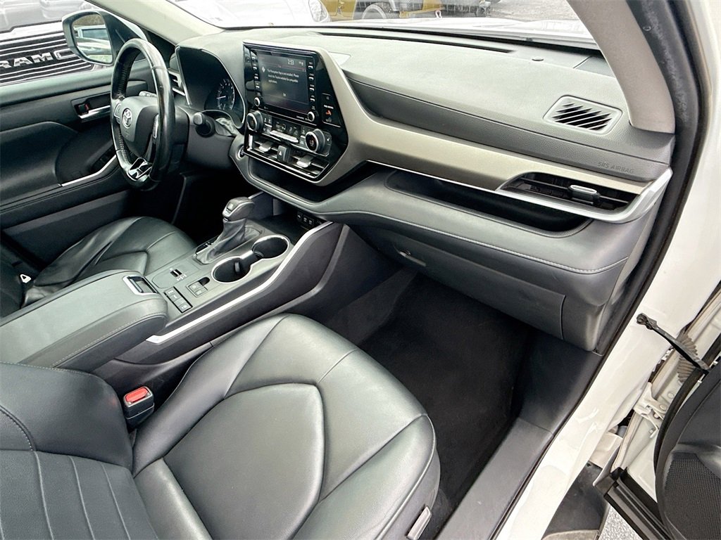 Used 2021 Toyota Highlander XLE image 37