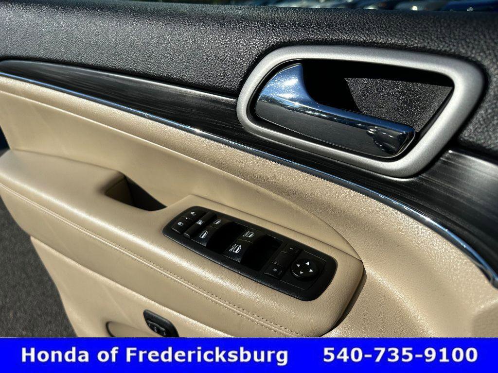 Used 2020 Jeep Grand Cherokee Limited w/ Luxury Group II image 30