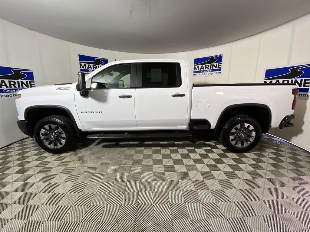 Used 2024 Chevrolet Silverado 2500 Custom w/ Custom Value Package AWD/4WD image 10