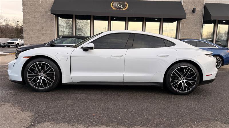 Used 2022 Porsche Taycan image 2