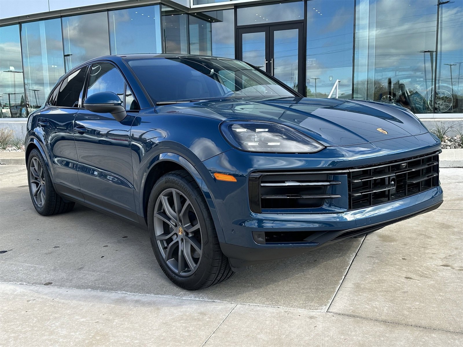 Certified 2024 Porsche Cayenne Coupe image 9