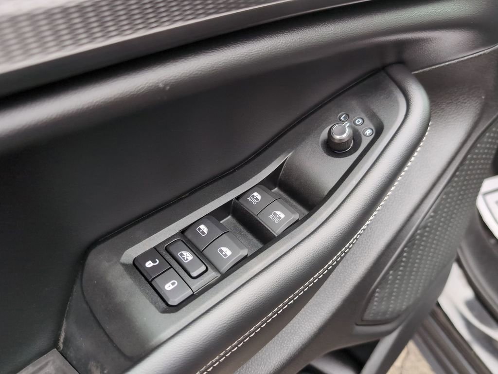 Used 2025 Jeep Grand Cherokee Laredo w/ Luxury Tech Group I image 35