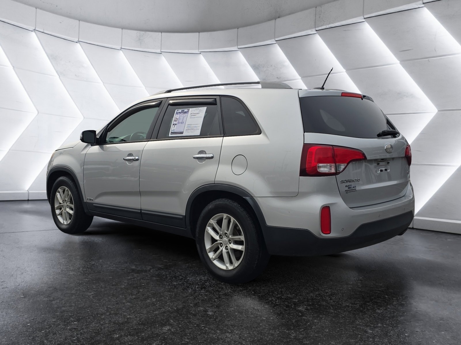 Used 2015 Kia Sorento LX image 3