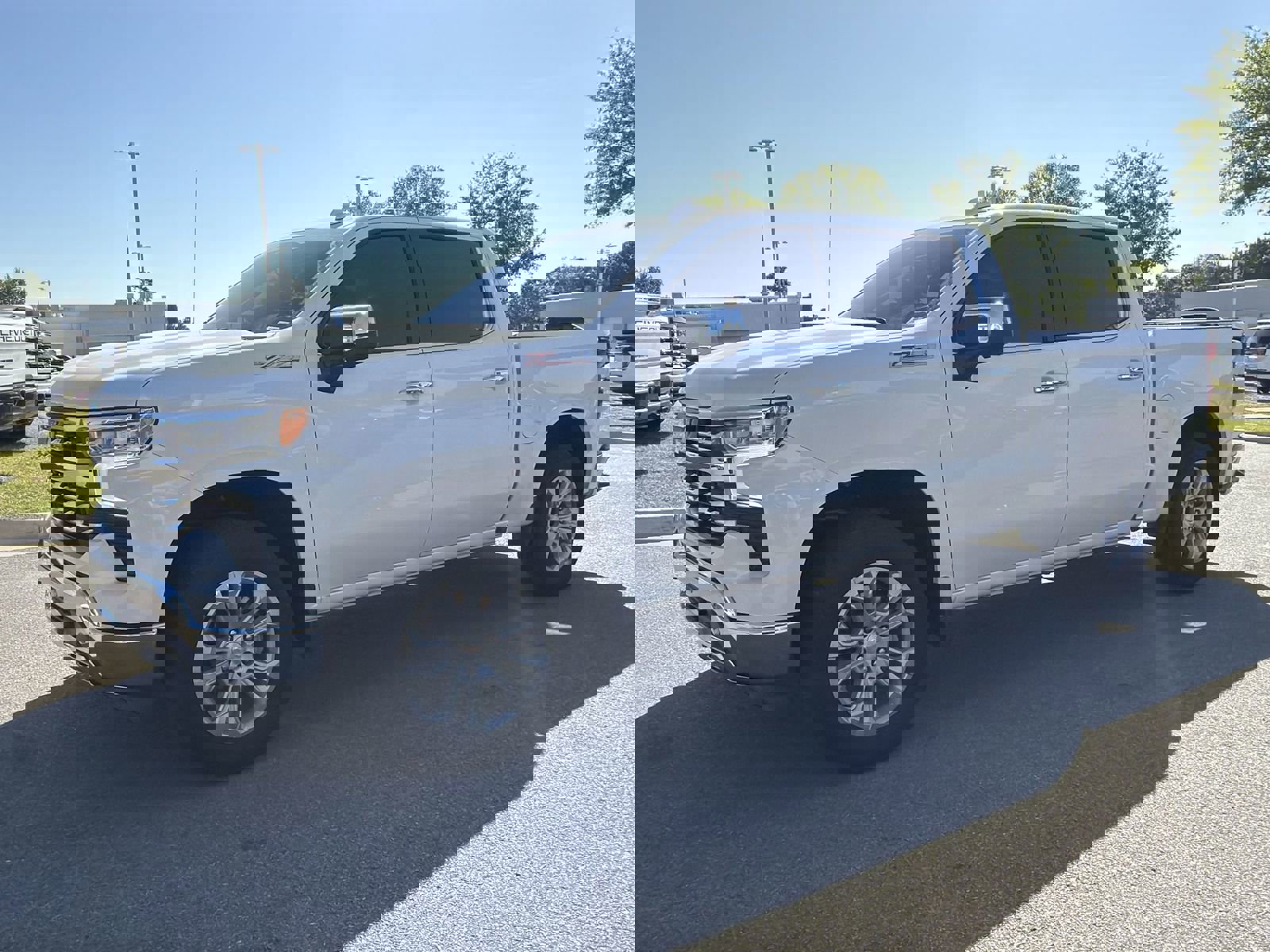 Used 2025 Chevrolet Silverado 1500 LTZ w/ LTZ Premium Package image 5