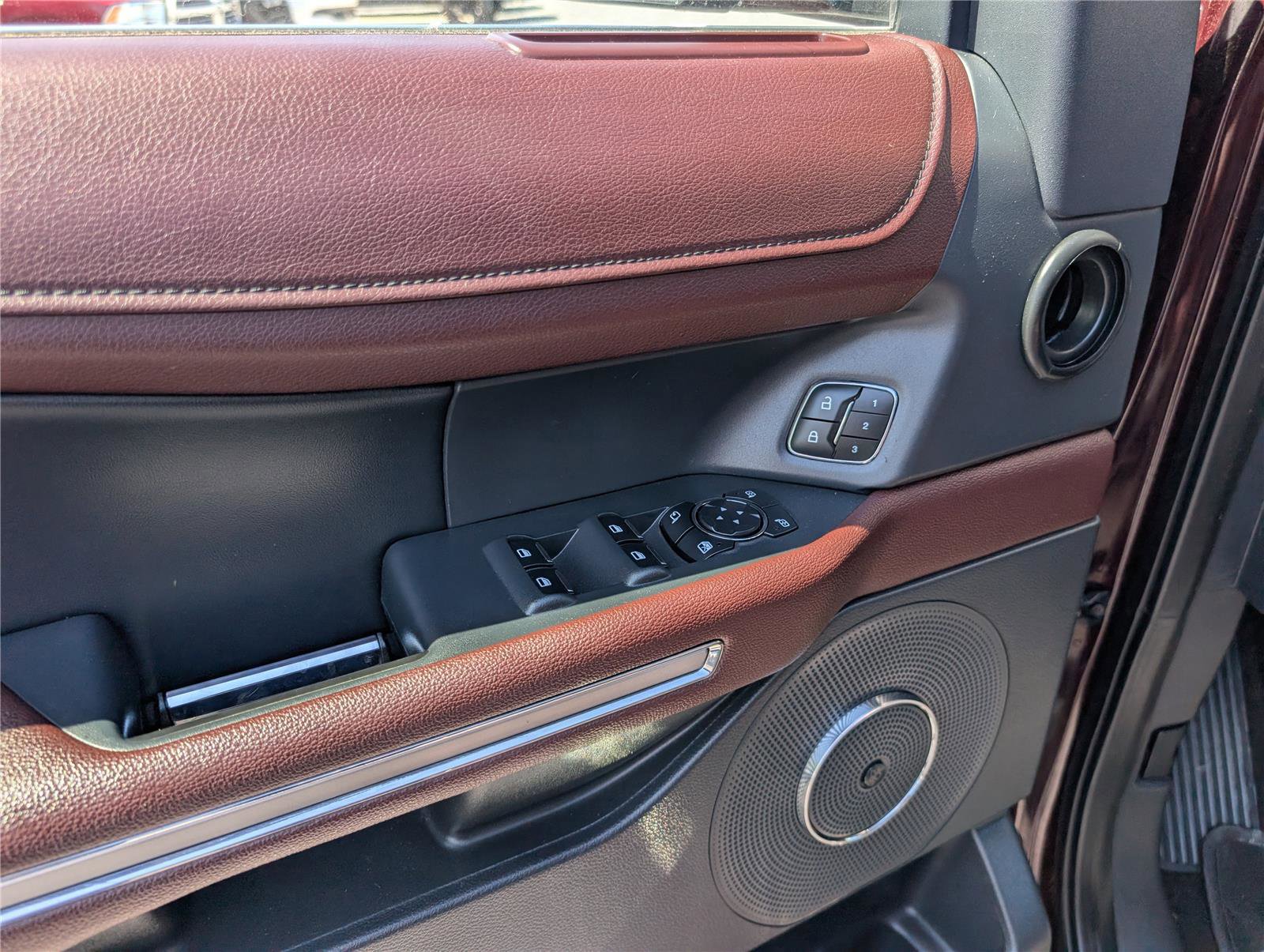 Used 2023 Ford Expedition Limited image 21