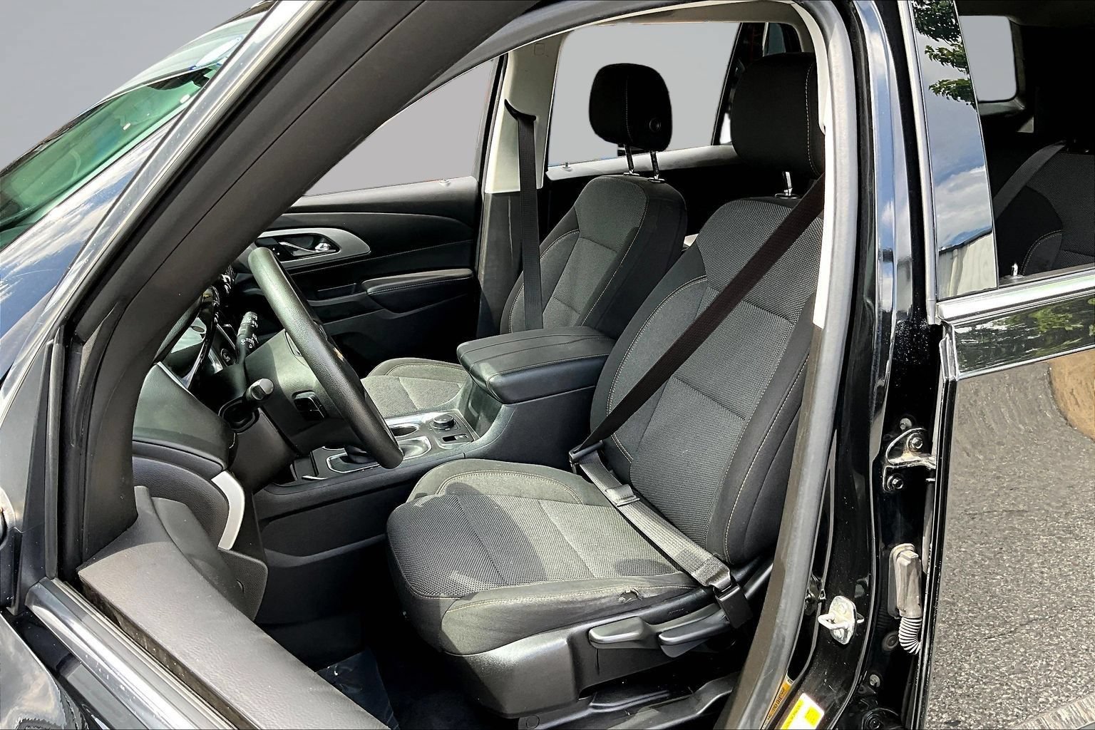 Used 2021 Chevrolet Traverse LS AWD/4WD image 21