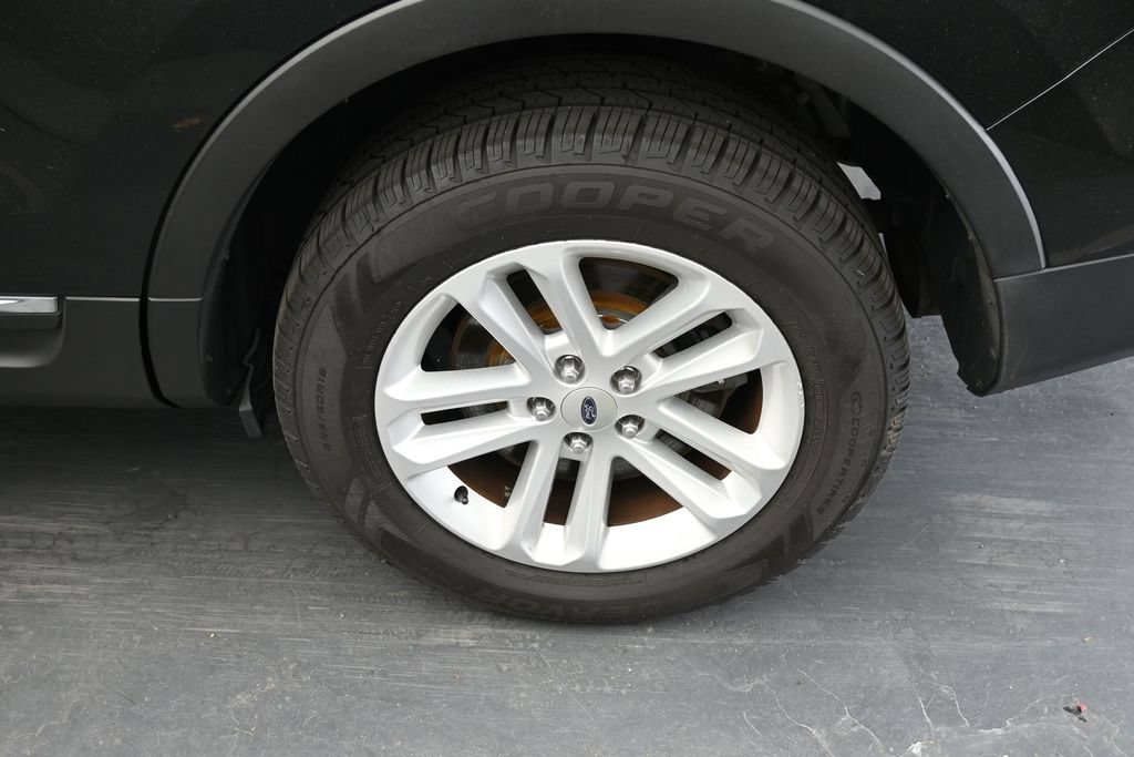 Used 2015 Ford Explorer XLT w/ Equipment Group 201B FWD image 12