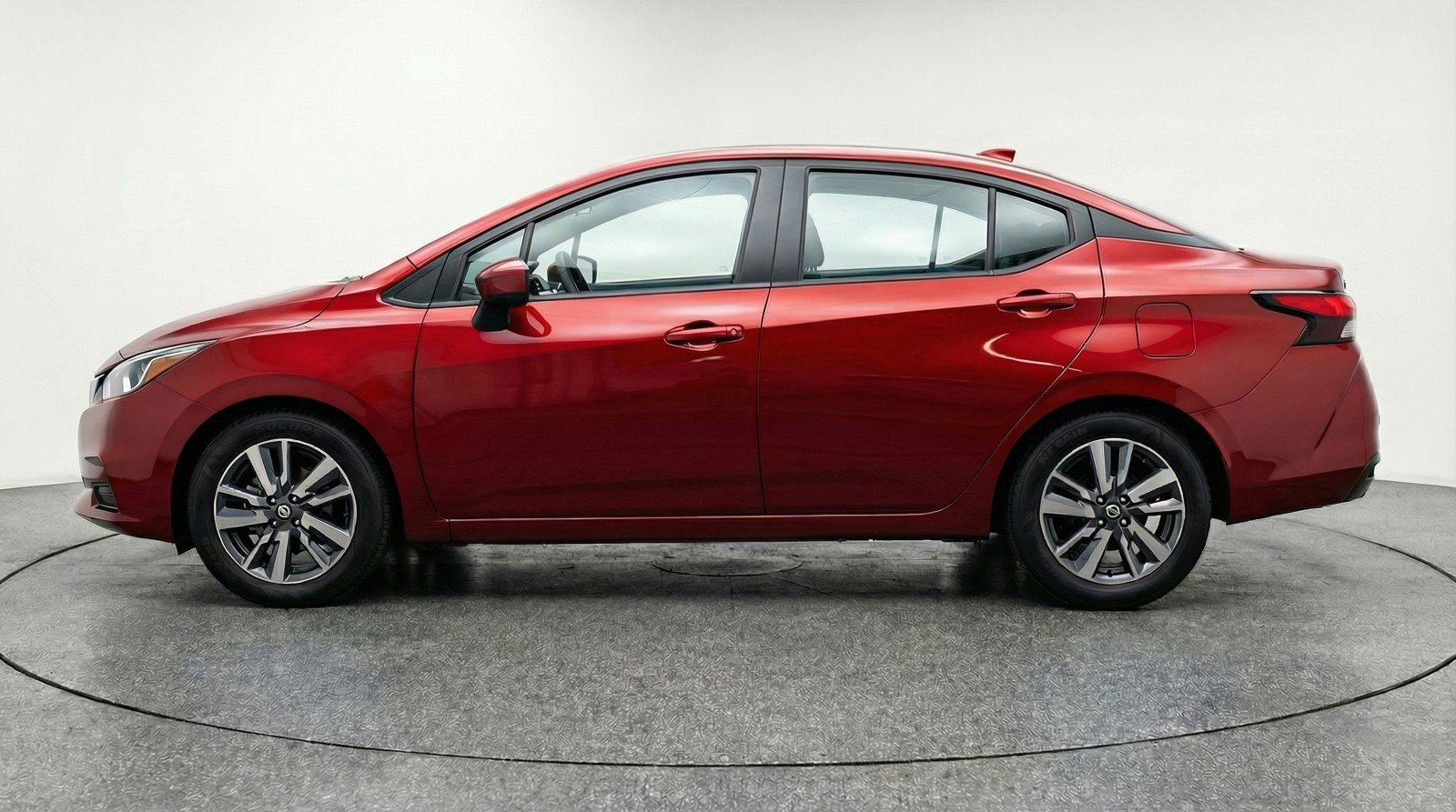 Used 2025 Nissan Versa SV FWD image 5