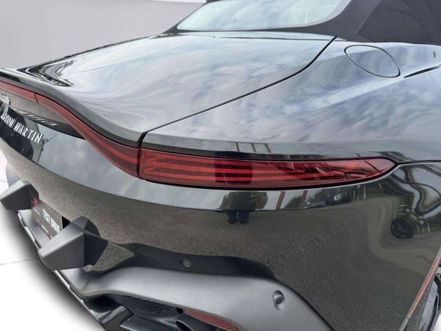 Used 2022 Aston Martin V8 Vantage Roadster RWD image 18