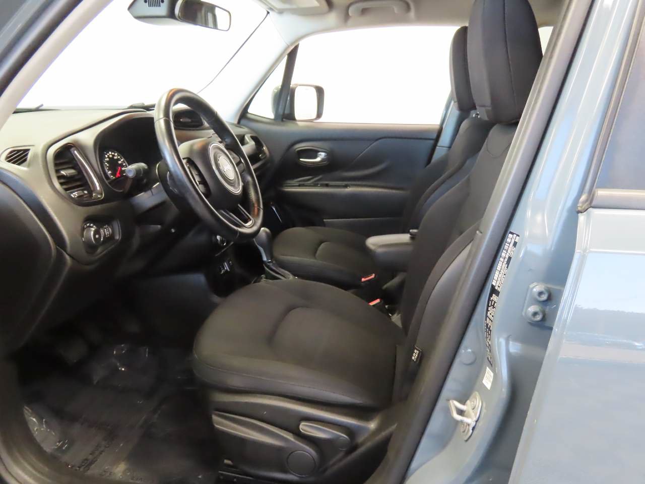 Used 2017 Jeep Renegade Altitude w/ Safety & Security Group FWD image 14