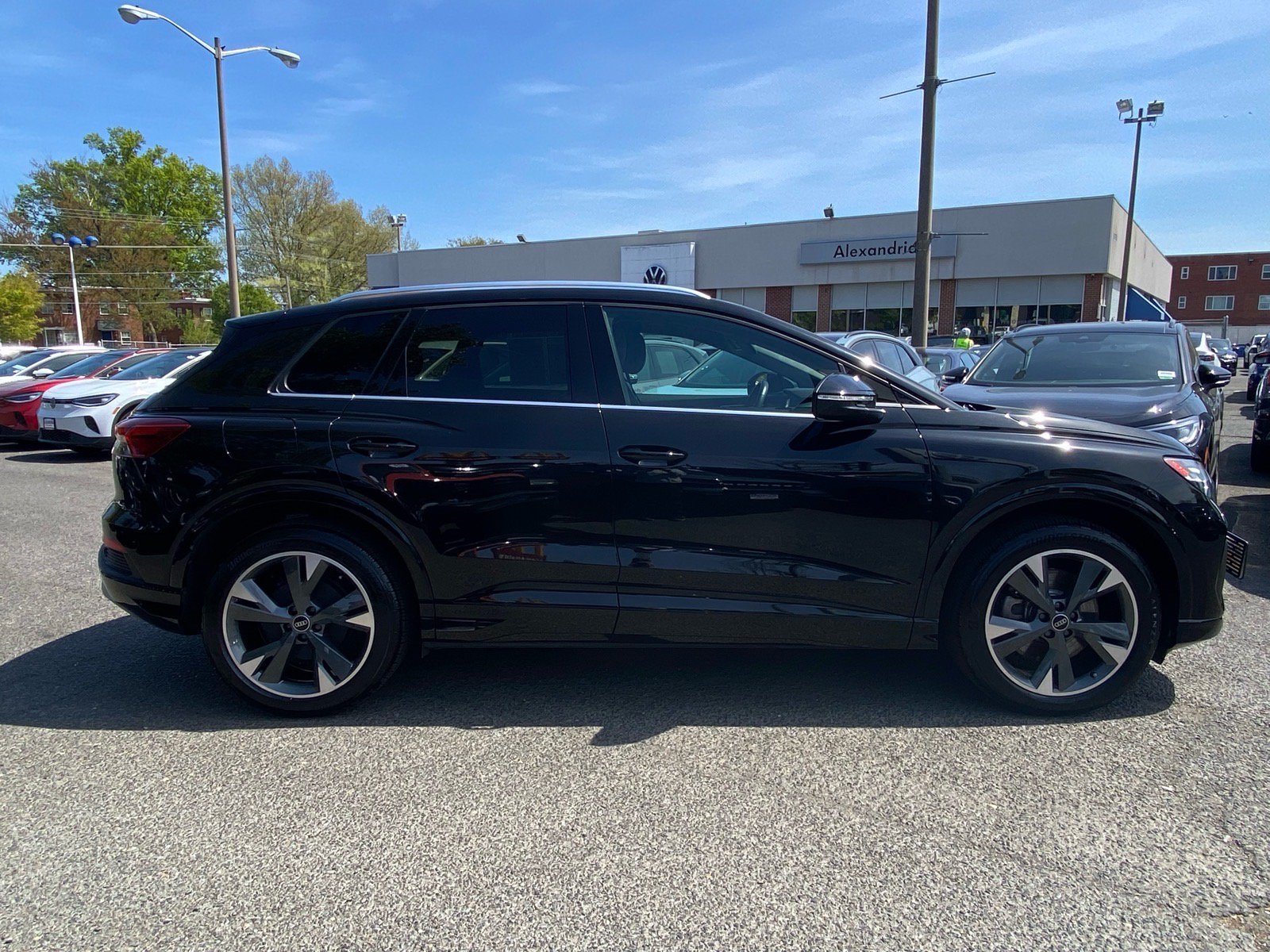 Used 2022 Audi Q4 e-tron Prestige AWD/4WD image 2