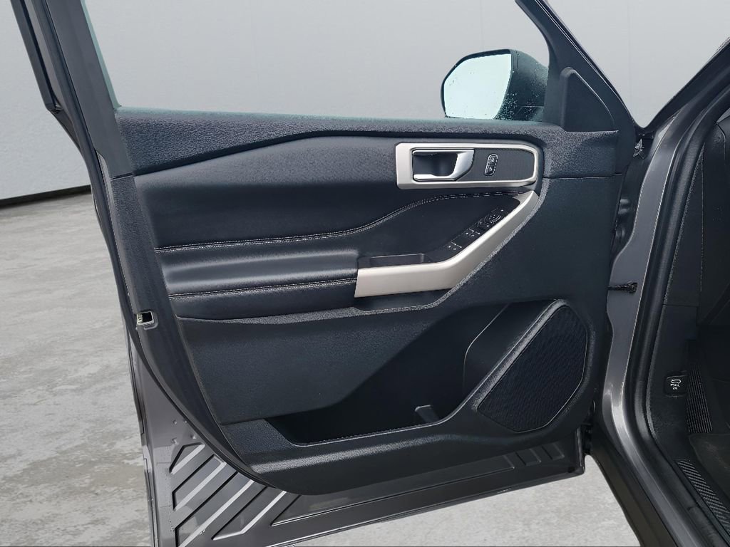 Used 2022 Ford Explorer XLT image 9