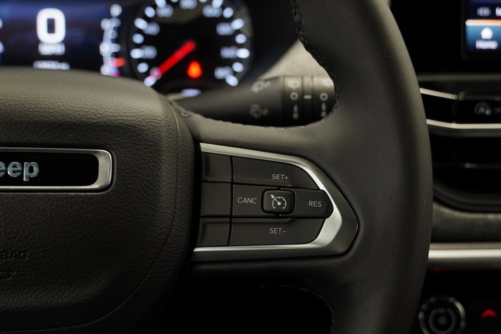 Certified 2025 Jeep Compass Latitude w/ Convenience Group image 37