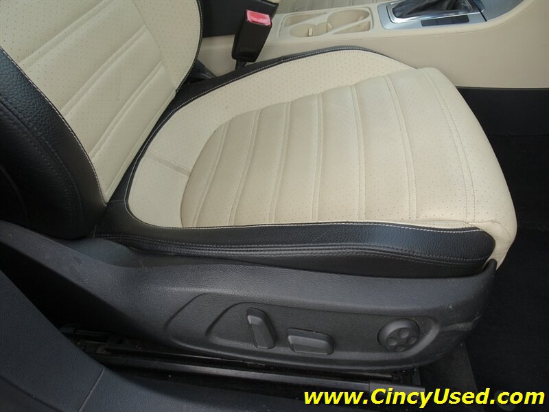 Used 2010 Volkswagen CC Sport FWD image 28