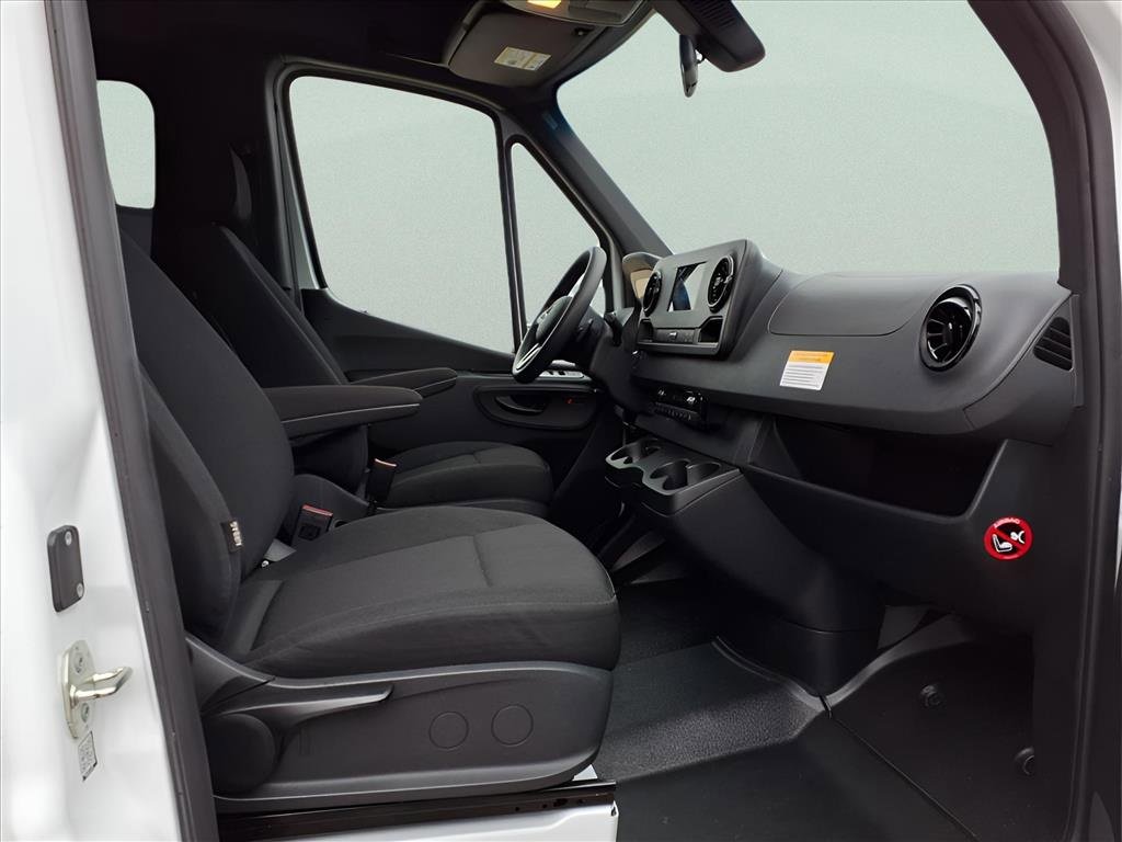 Used 2024 Mercedes-Benz Sprinter 2500 image 16