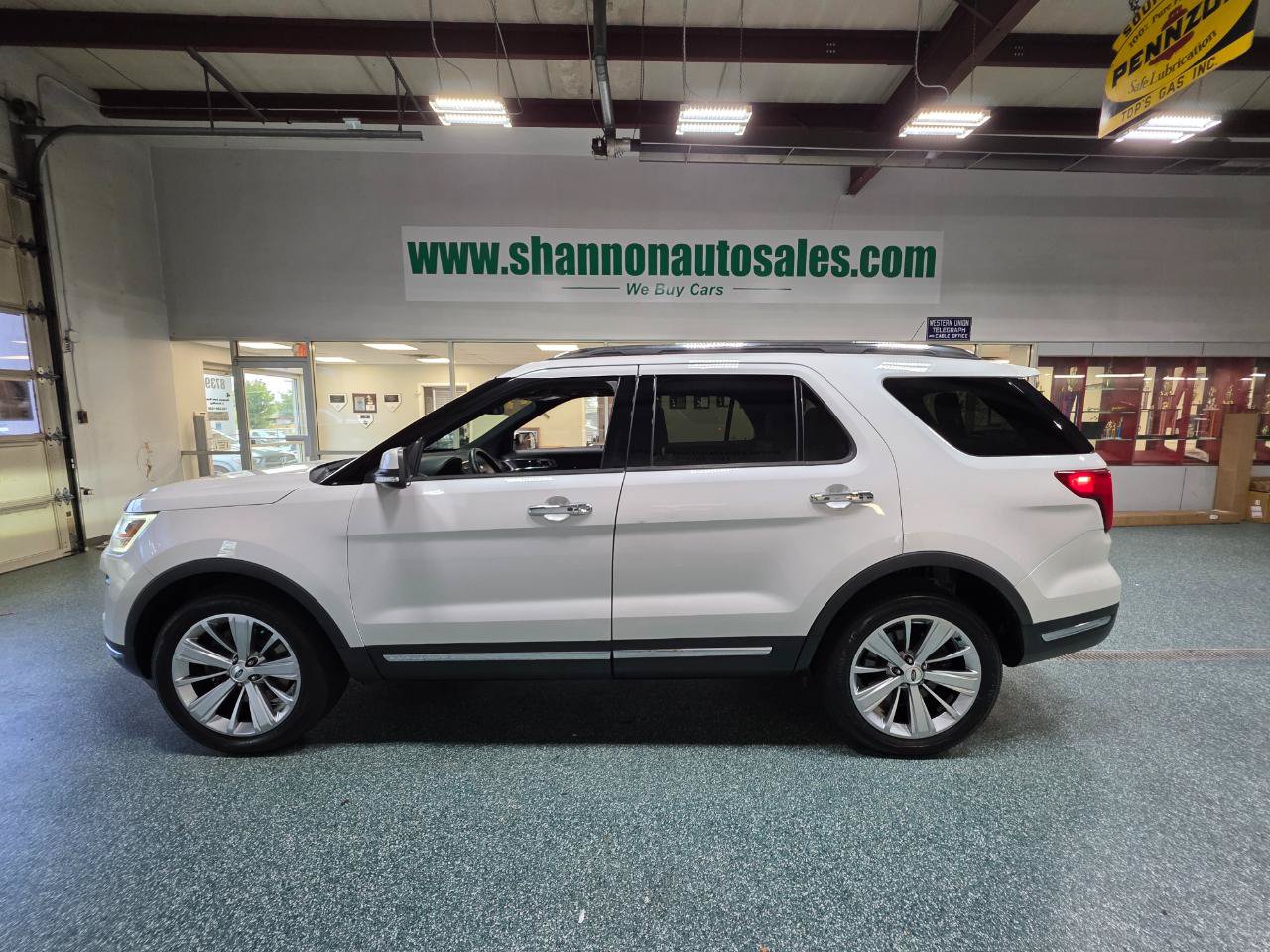 Used 2019 Ford Explorer Limited w/ Ford Safe & Smart Package AWD/4WD image 11