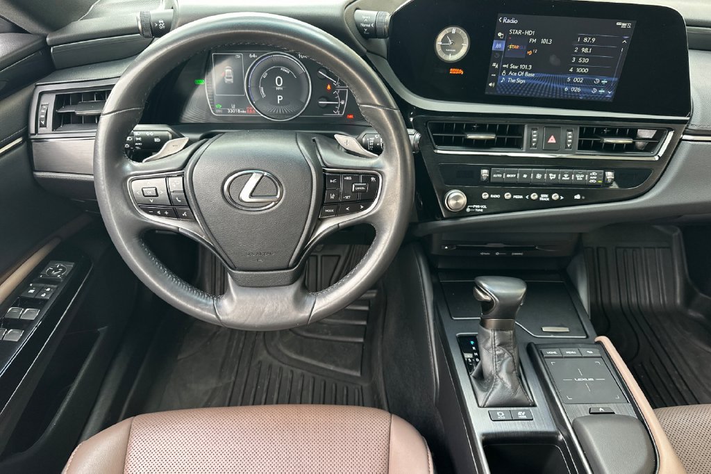 Used 2022 Lexus ES 300h w/ Accessory Package 2 FWD image 16