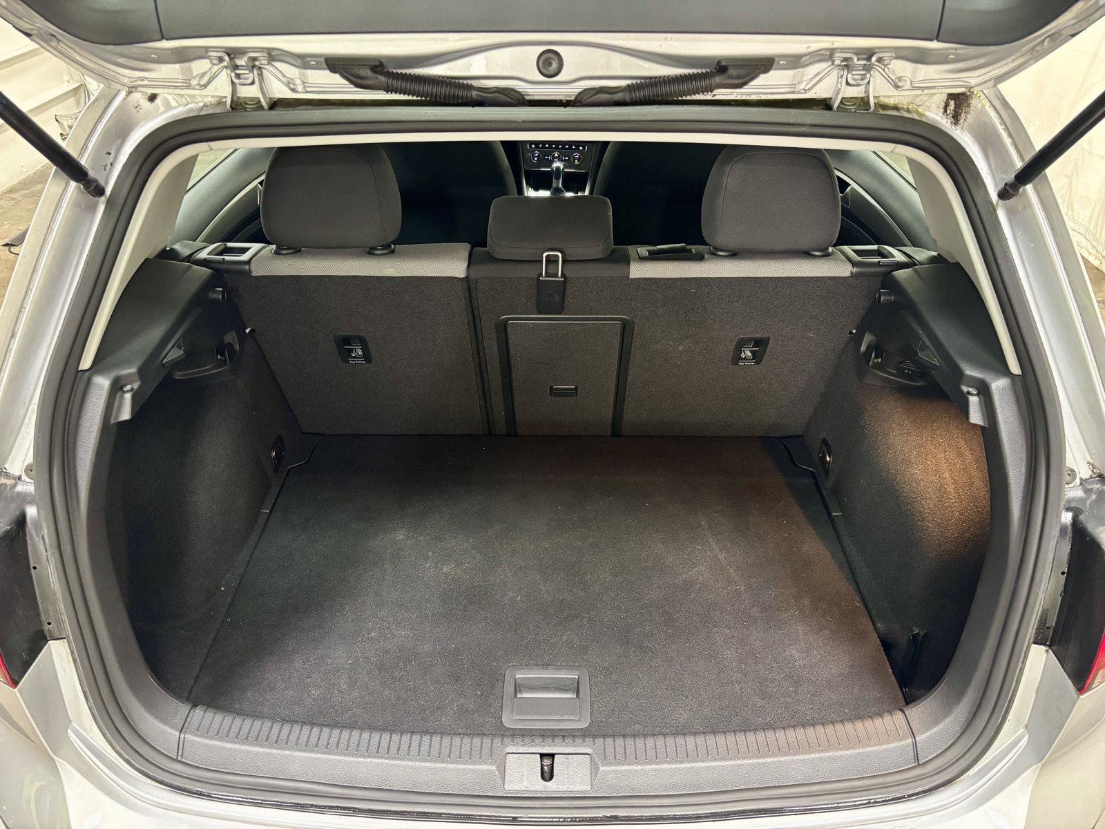 Used 2016 Volkswagen e-Golf SE FWD image 29