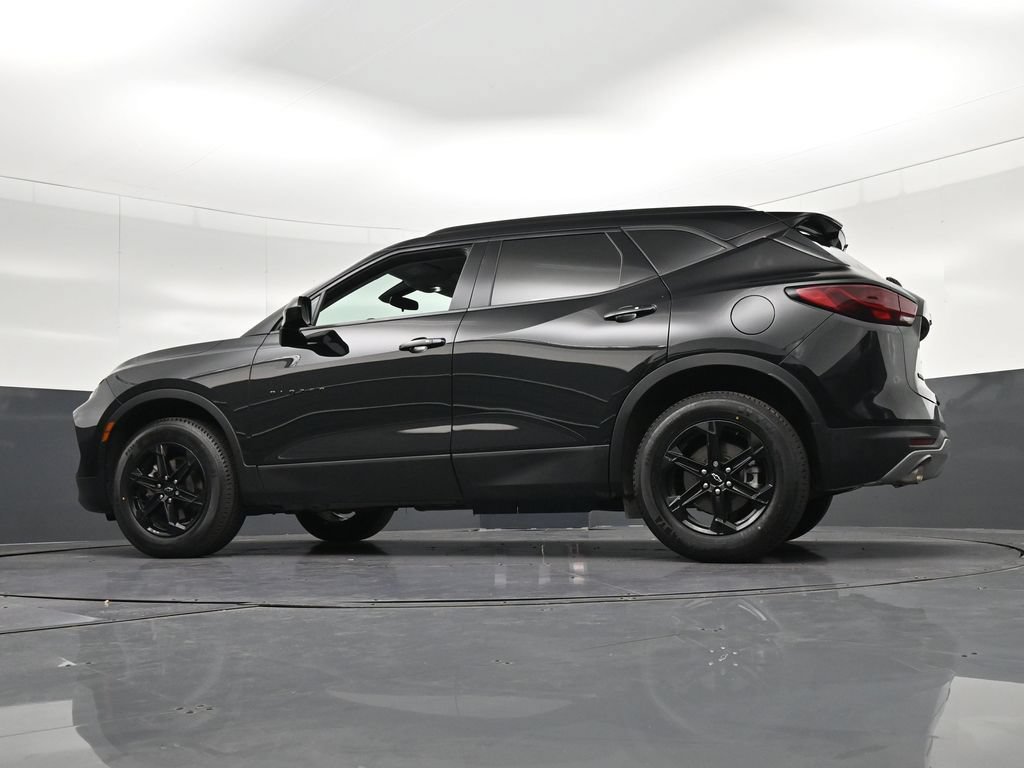 Used 2024 Chevrolet Blazer LT w/ Midnight/Sport Edition FWD image 31