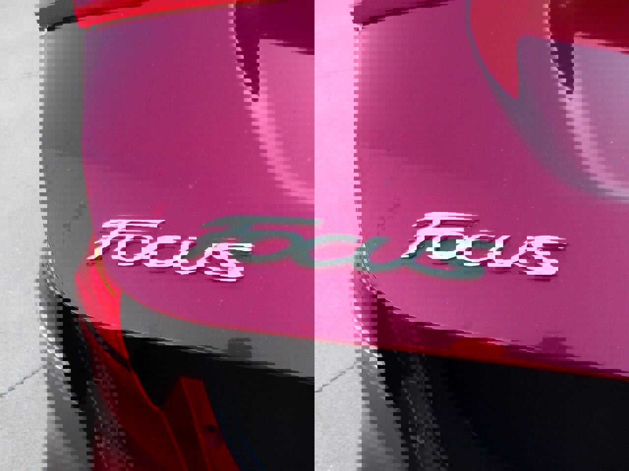 Used 2015 Ford Focus SE w/ SE Sport Package image 35