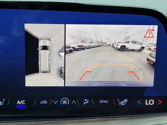 Used 2025 Chevrolet Suburban Z71 image 13