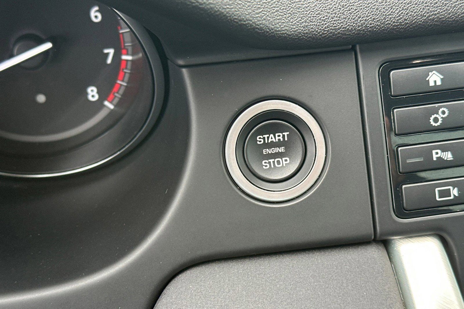 Used 2019 Land Rover Discovery Sport HSE AWD/4WD image 35