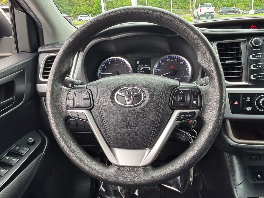 Used 2019 Toyota Highlander LE FWD image 23