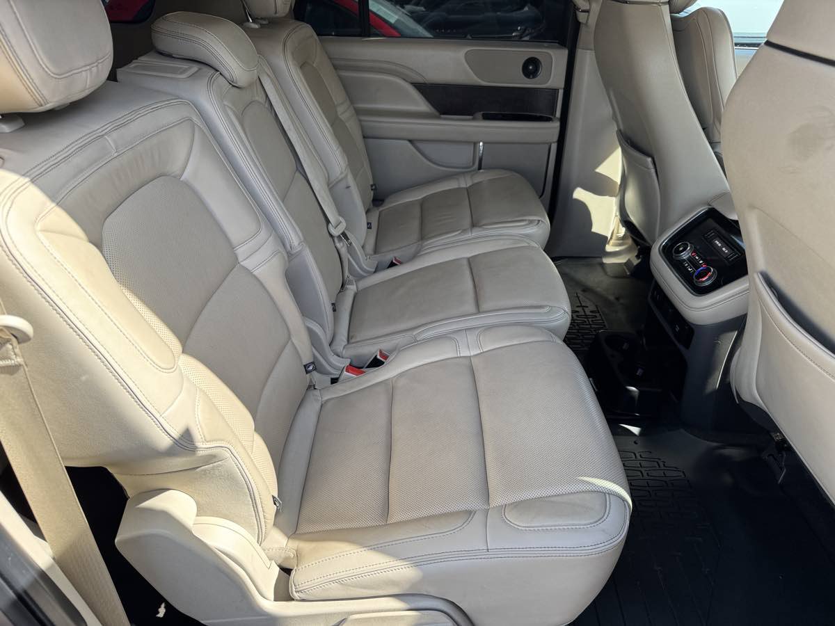 Used 2018 Lincoln Navigator L Select w/ Technology Package AWD/4WD image 32