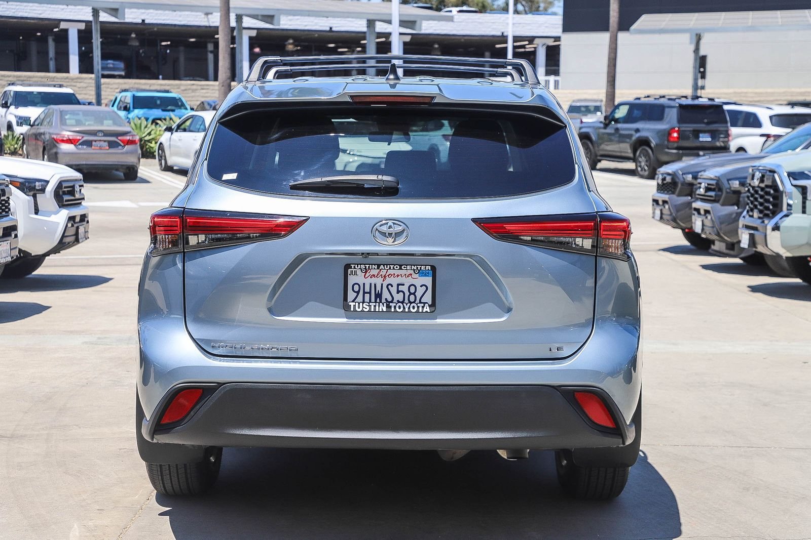 Used 2023 Toyota Highlander LE FWD image 7
