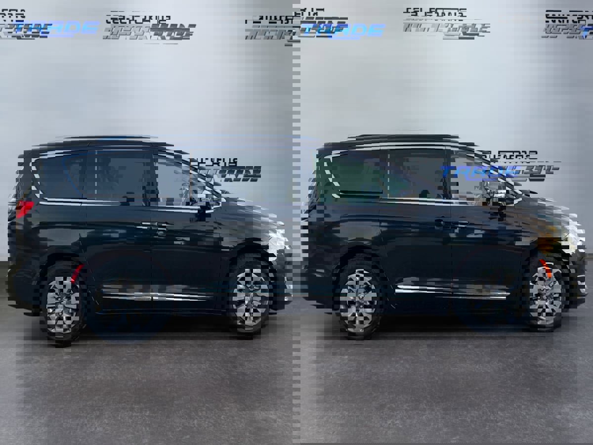 Used 2017 Chrysler Pacifica Platinum image 4