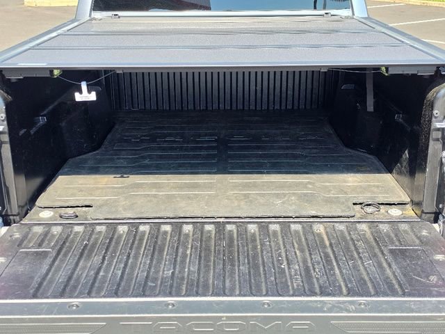 Used 2025 Toyota Tacoma SR5 AWD/4WD image 17