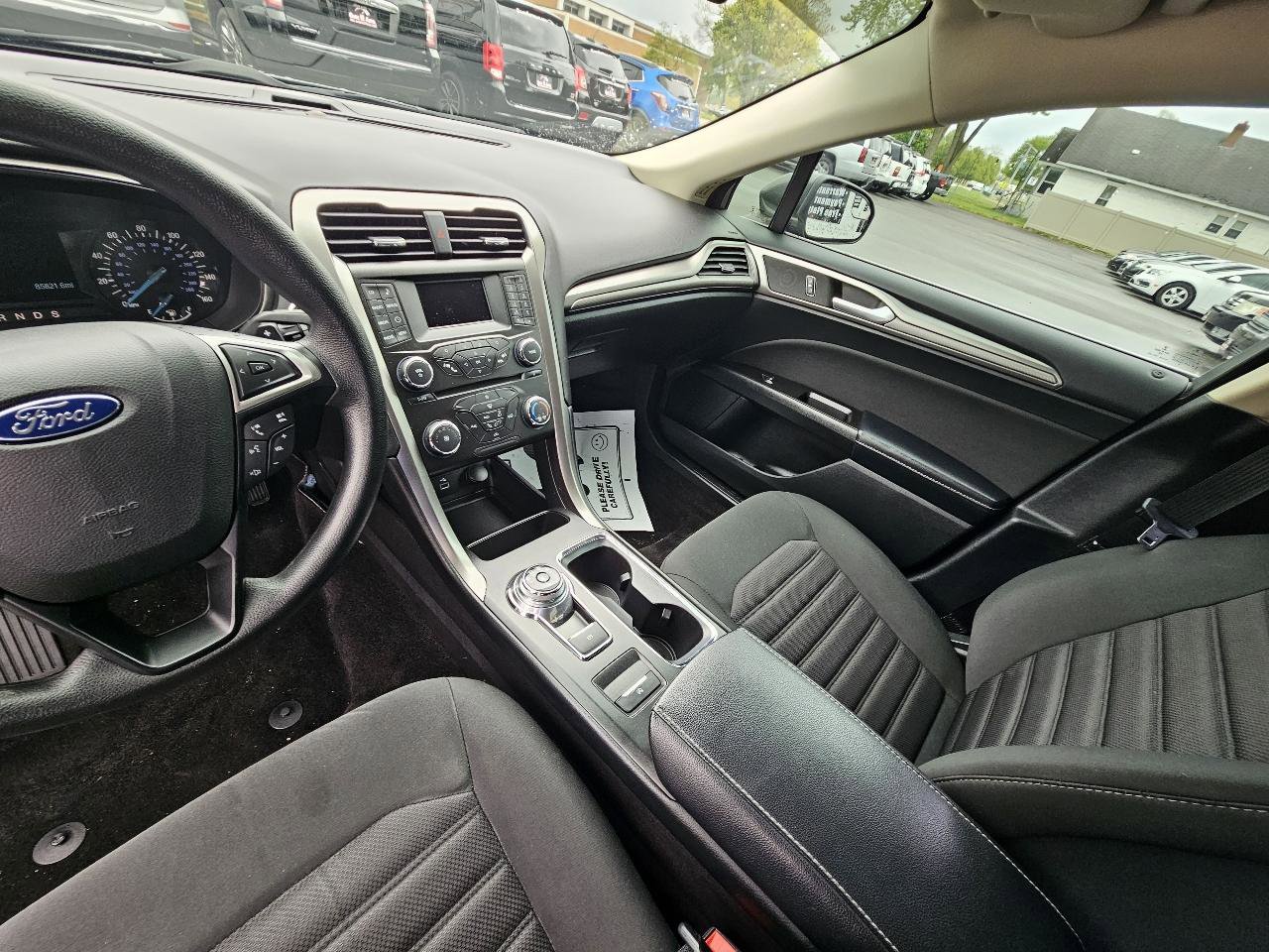 Used 2017 Ford Fusion SE FWD image 20
