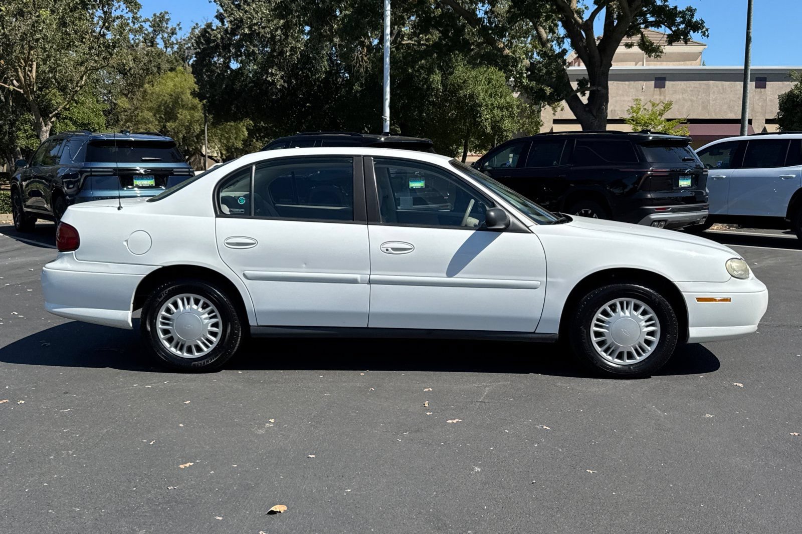 Used 2002 Chevrolet Malibu V6 w/ Preferred Equipment Group 1 FWD image 2