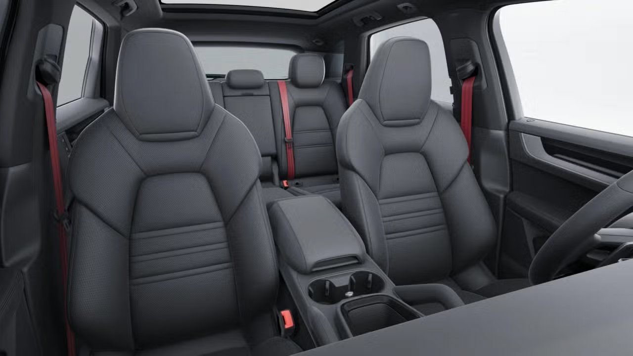 Certified 2026 Porsche Cayenne AWD/4WD image 5
