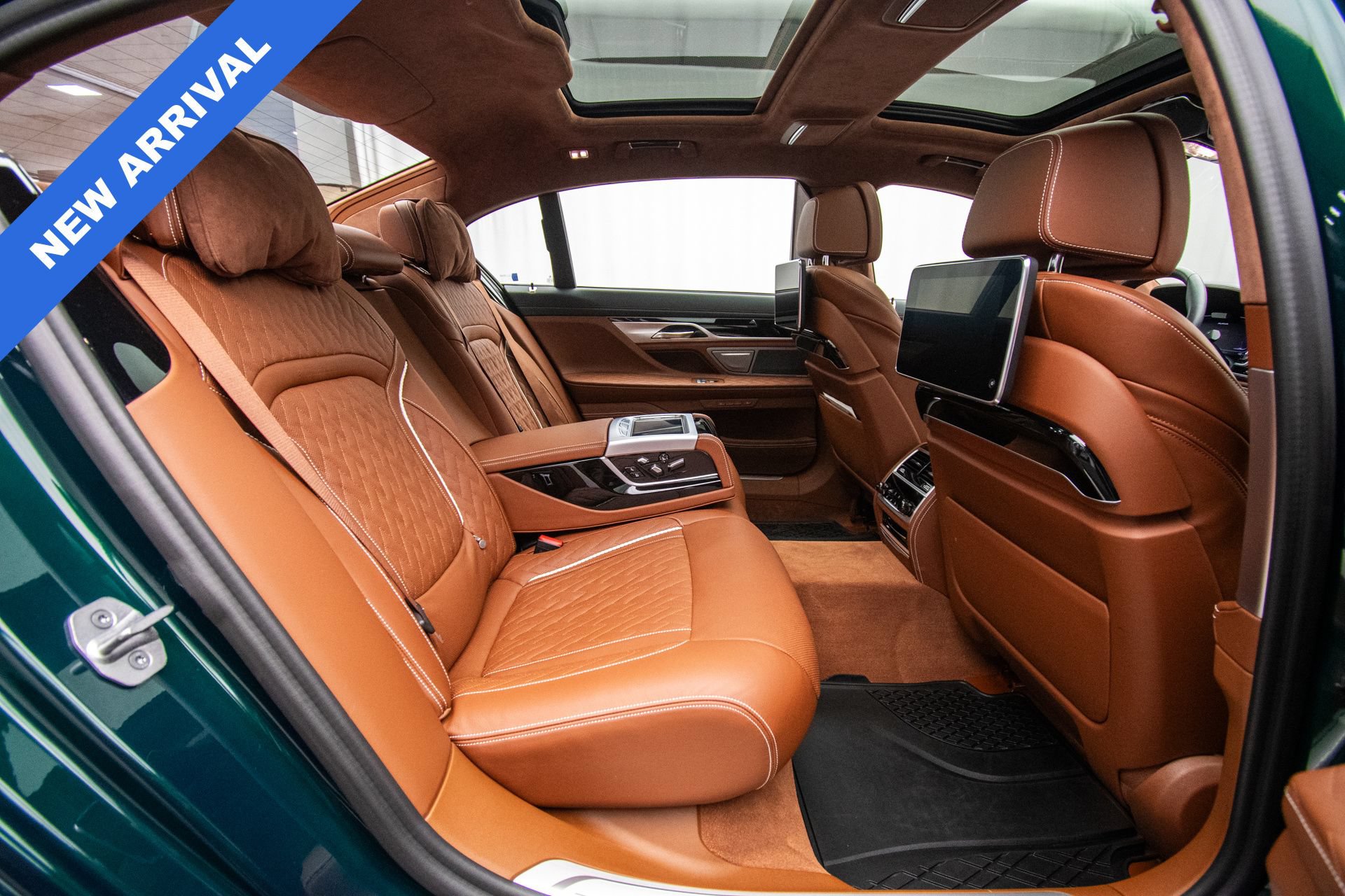 Used 2022 BMW ALPINA B7 xDrive w/ Luxury Rear Seating Package AWD/4WD image 16