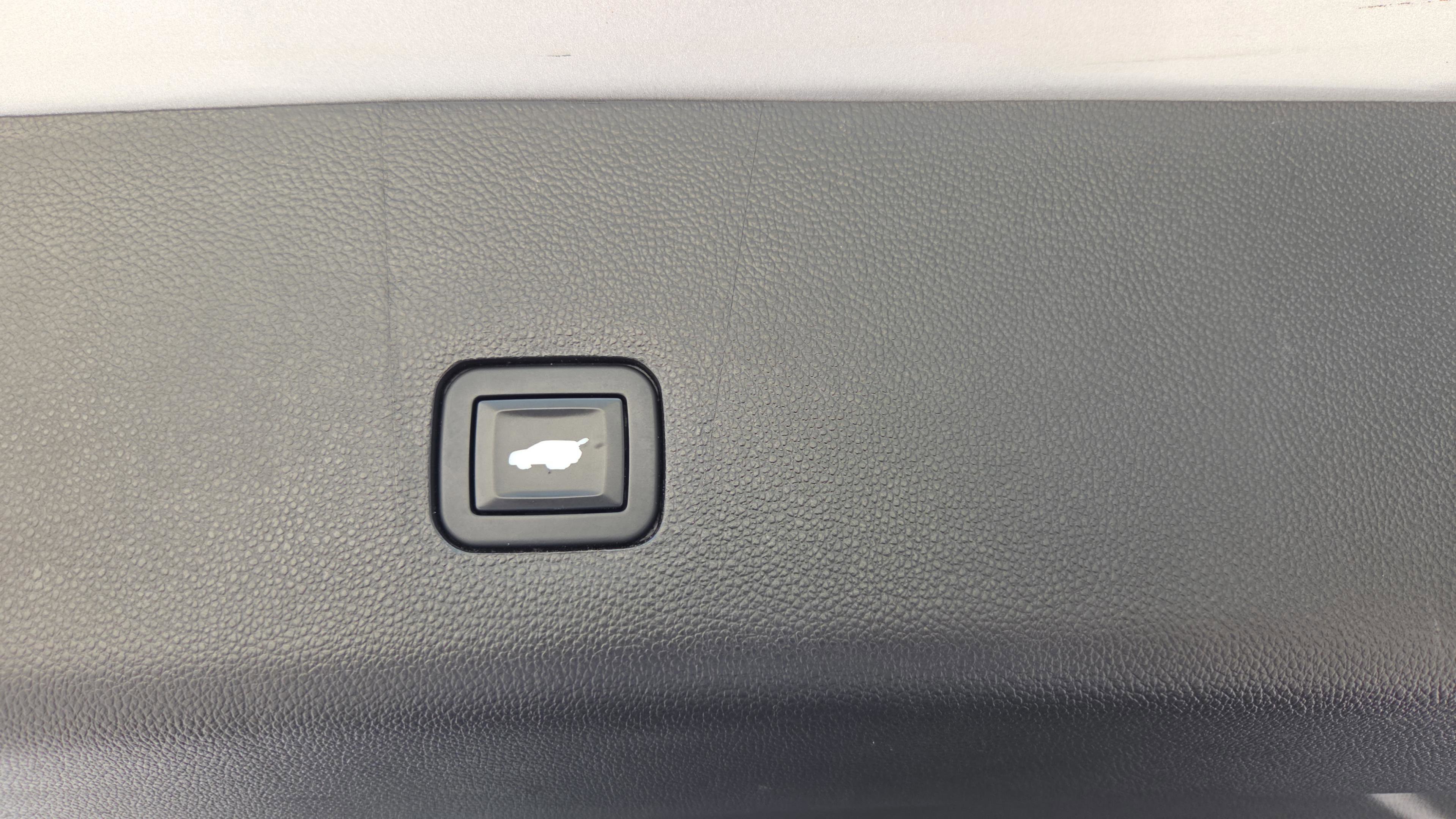 Used 2019 Chevrolet Traverse RS w/ LPO, 'HIT The Road' Package image 10