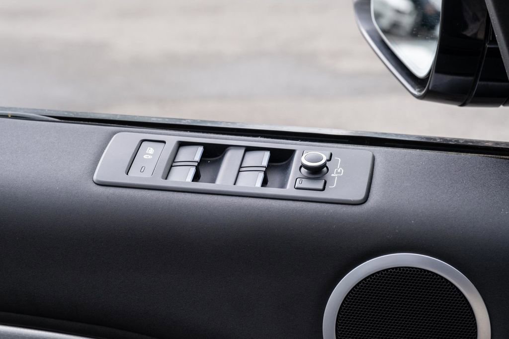 Used 2020 Land Rover Discovery Landmark AWD/4WD image 13