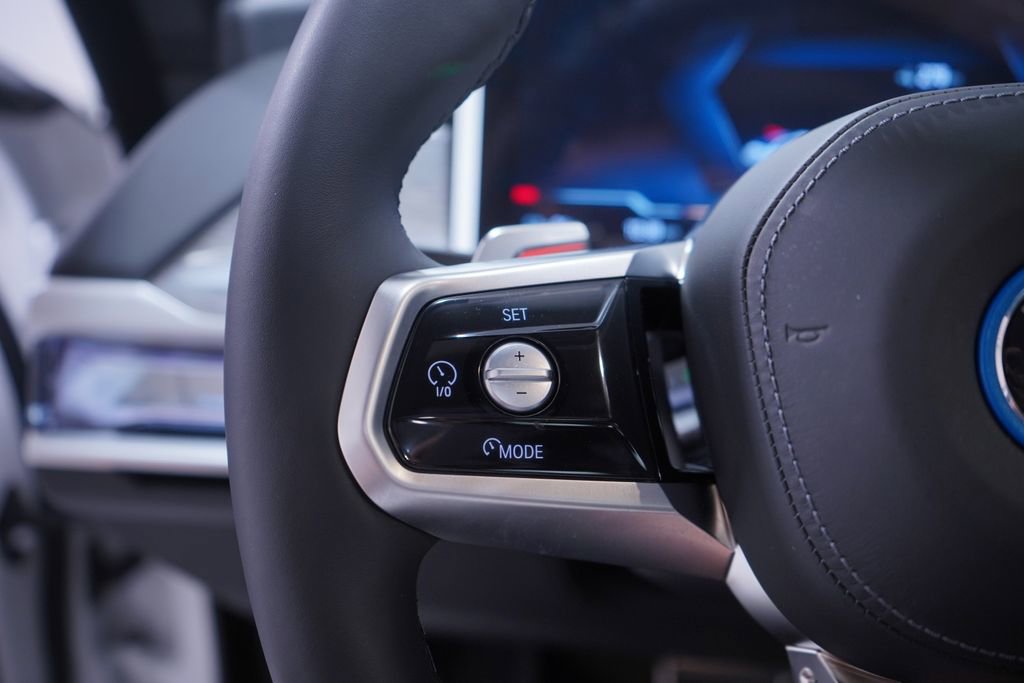 Used 2025 BMW i7 eDrive50 w/ M Sport Package image 20