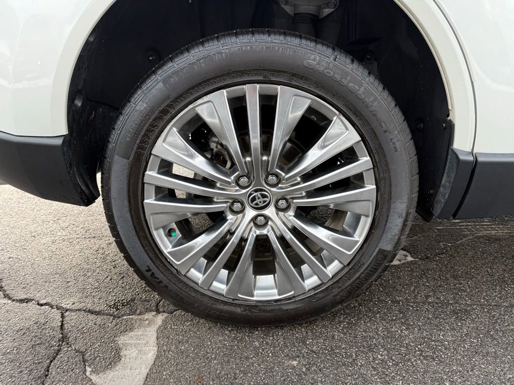 Used 2022 Toyota Venza Limited w/ Advanced Technology Package image 27