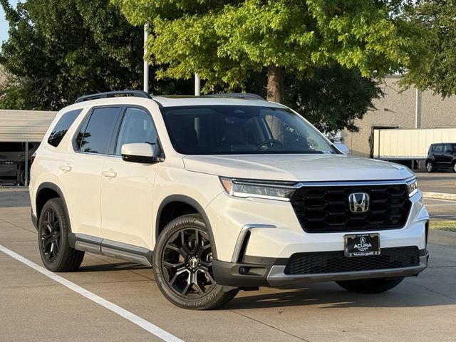 Used 2025 Honda Pilot Touring image 2