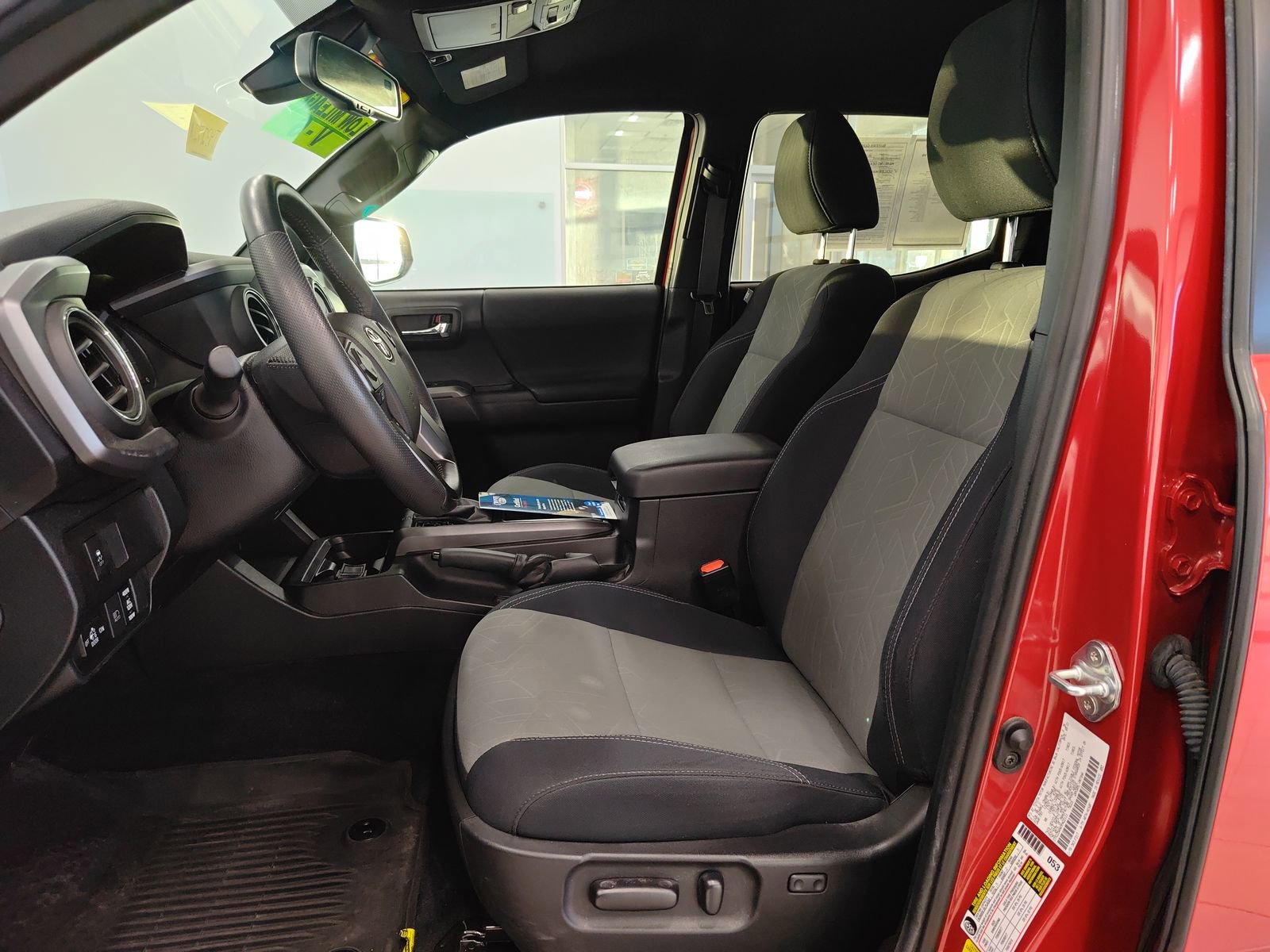 Used 2021 Toyota Tacoma TRD Sport image 11