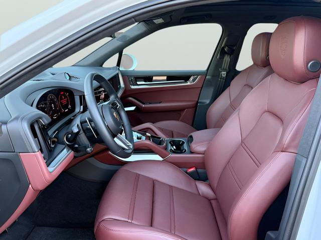 Used 2025 Porsche Cayenne GTS AWD/4WD image 13