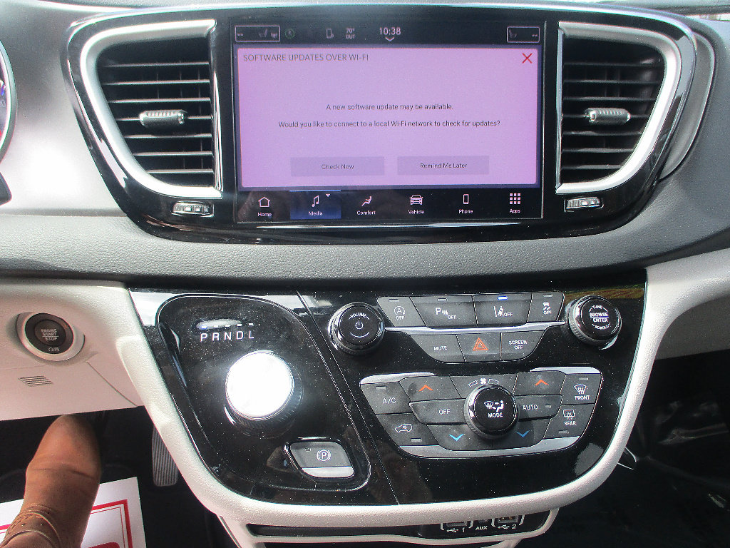 Used 2023 Chrysler Pacifica Touring-L FWD image 5