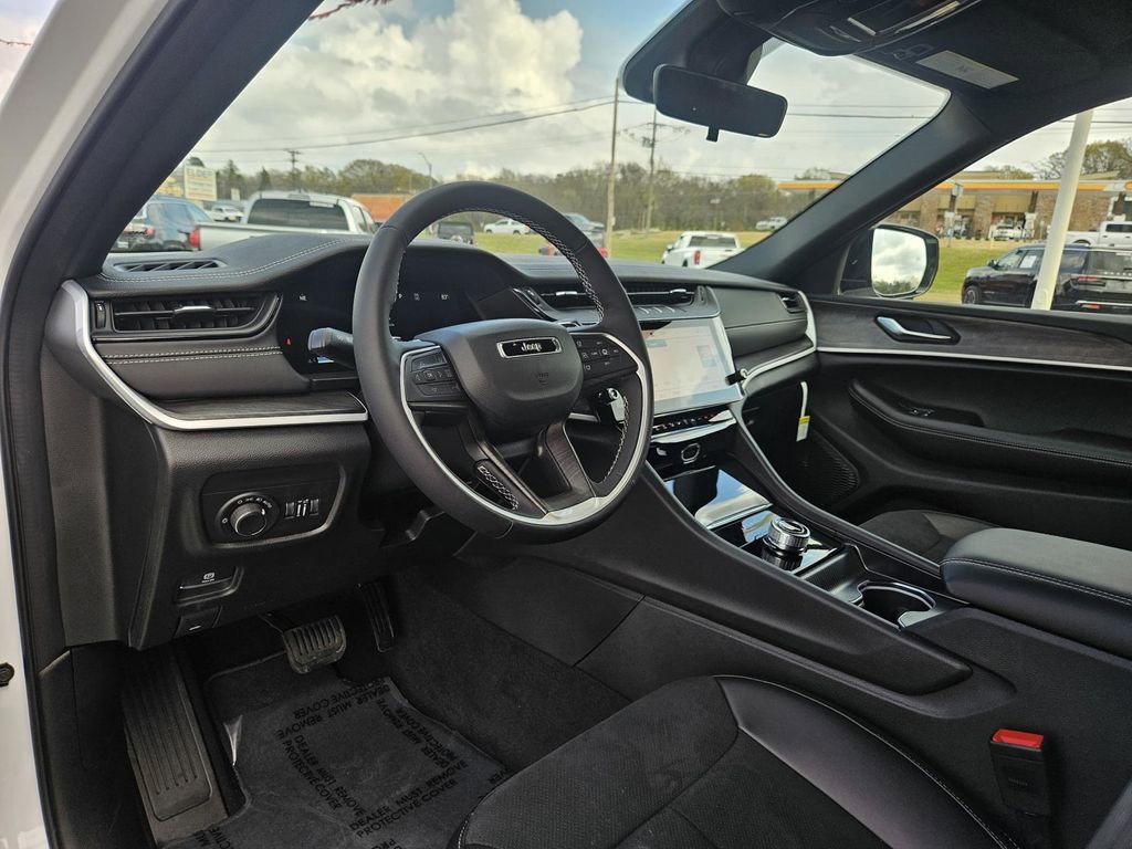 New 2026 Jeep Grand Cherokee L Laredo image 13