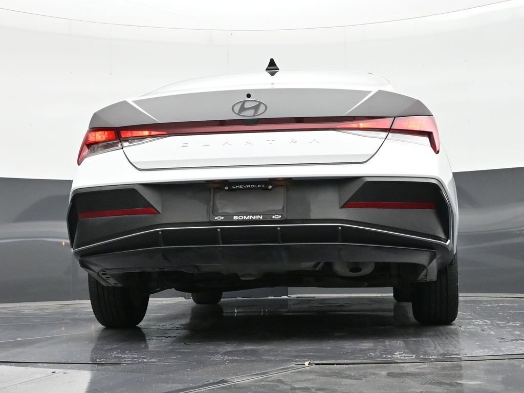 Used 2024 Hyundai Elantra SE FWD image 23