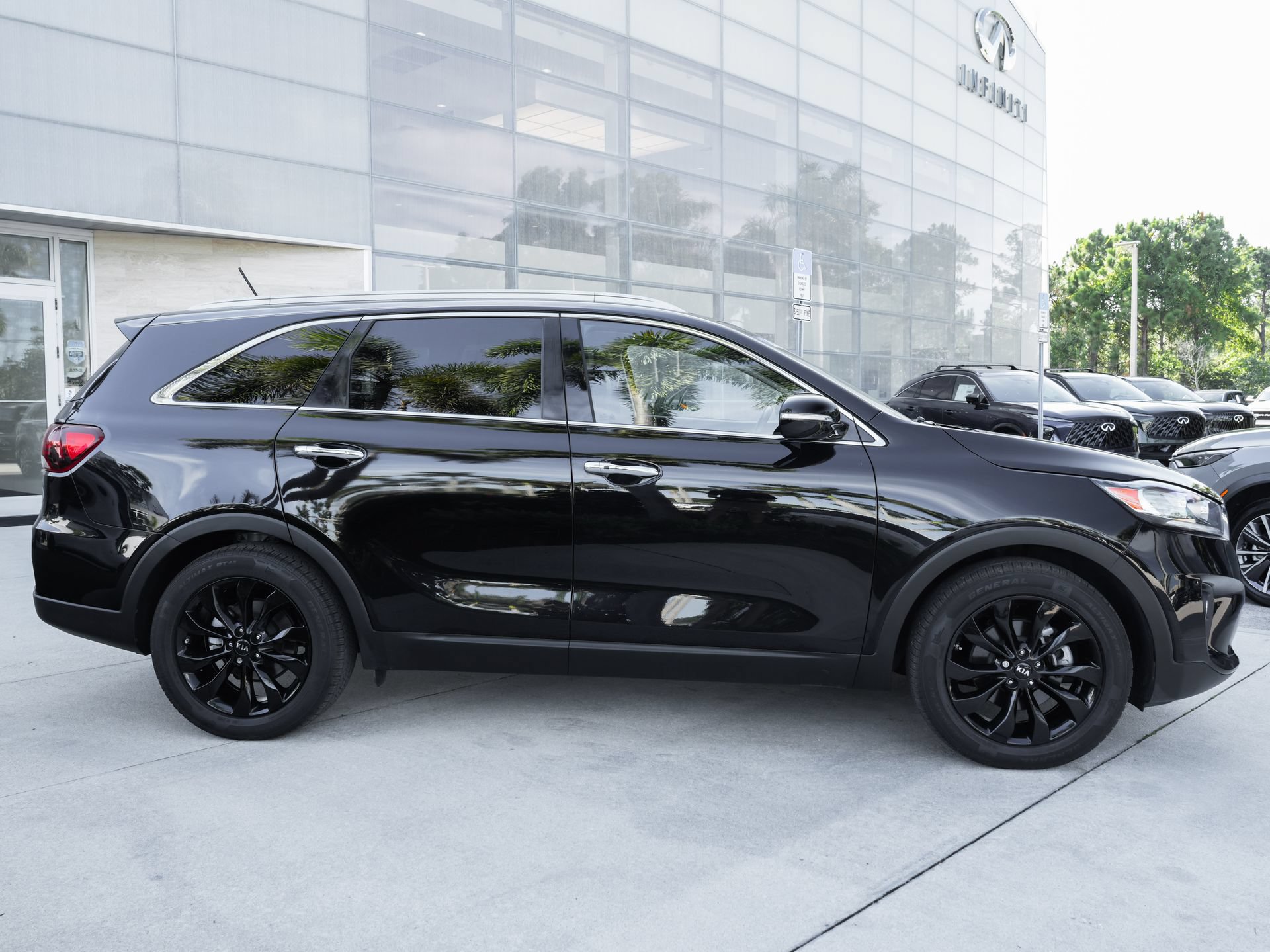 Used 2020 Kia Sorento EX FWD image 25